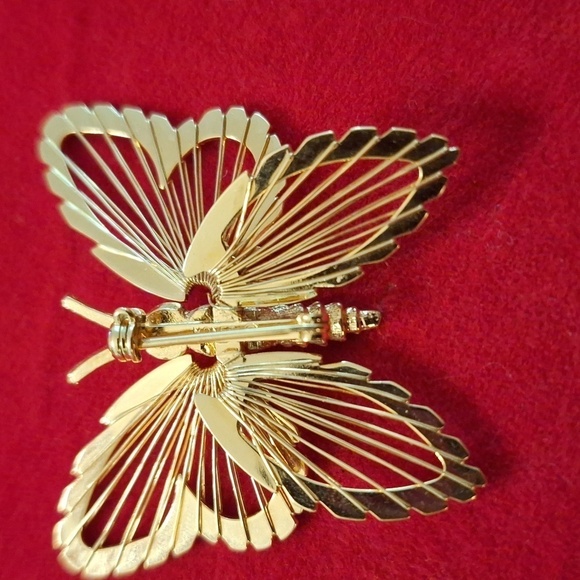 Vintage Monet butterfly brooch gold tone wire wings insect moth jewelry pin - Picture 8 of 10